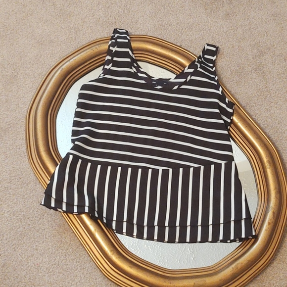 GAP Tops - "CLEARANCE* EUC Gap Tank Size S